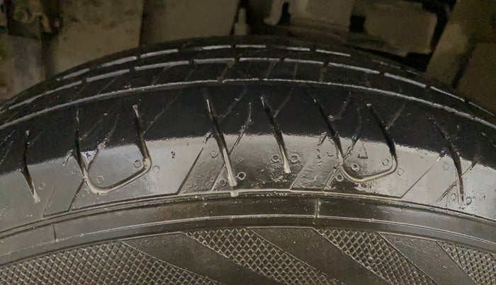 2023 Mahindra Bolero B6, Diesel, Manual, 29,109 km, Left Front Tyre Tread