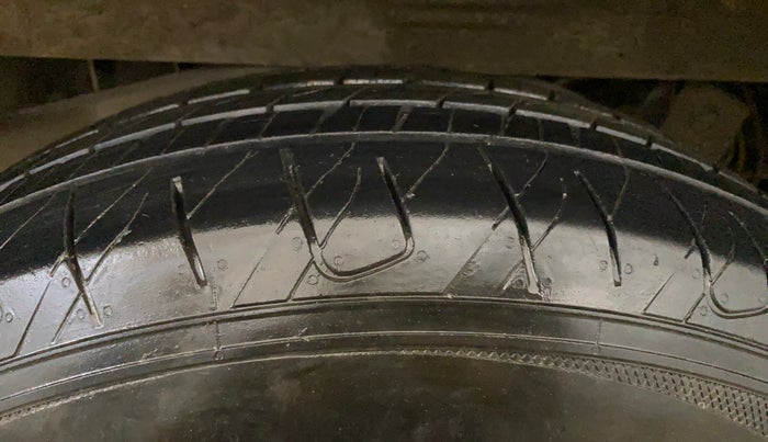 2023 Mahindra Bolero B6, Diesel, Manual, 29,109 km, Right Rear Tyre Tread