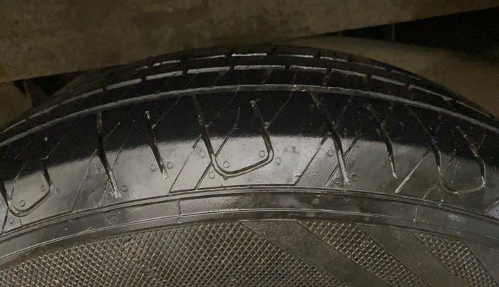 2023 Mahindra Bolero B6, Diesel, Manual, 29,109 km, Left Rear Tyre Tread