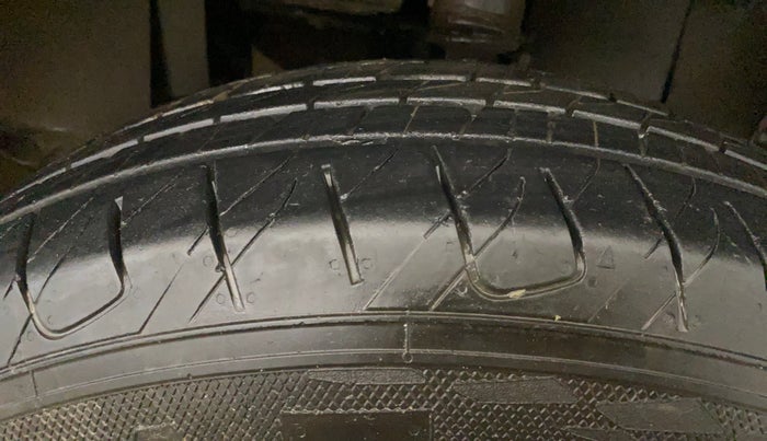 2023 Mahindra Bolero B6, Diesel, Manual, 29,109 km, Right Front Tyre Tread