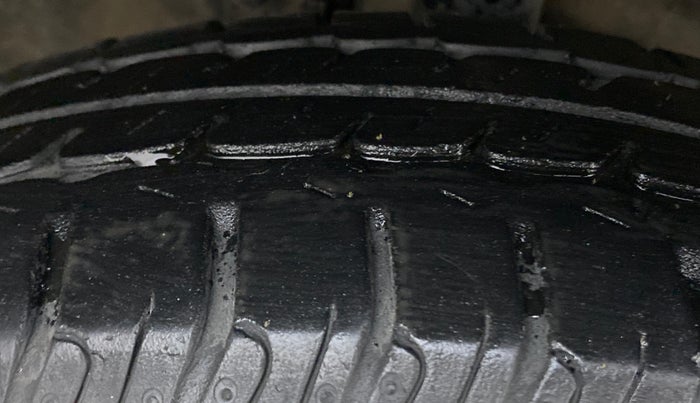 2017 Maruti Wagon R 1.0 LXI CNG, CNG, Manual, 32,972 km, Right Front Tyre Tread