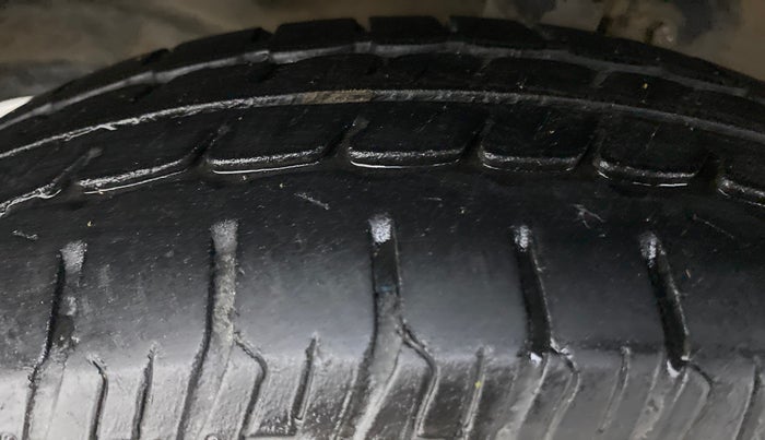 2017 Maruti Wagon R 1.0 LXI CNG, CNG, Manual, 32,972 km, Left Front Tyre Tread