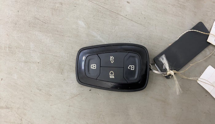 2022 Tata PUNCH CREATIVE AMT 1.2 RTN DUAL TONE, Petrol, Automatic, 50,285 km, Key Close Up