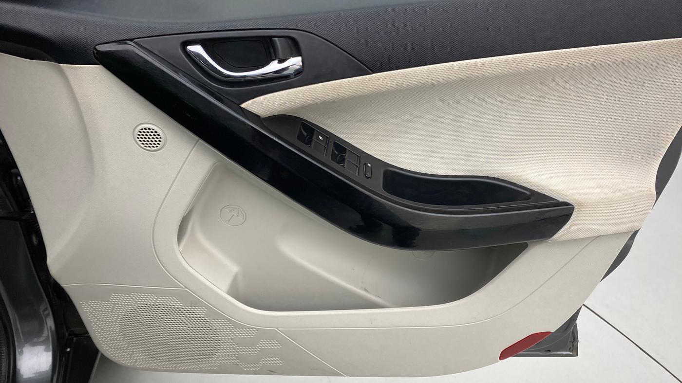 2022 Tata NEXON XZ+ 1.2 DUAL TONE, Petrol, Manual, 11,223 km, Driver Side Door Panels Control