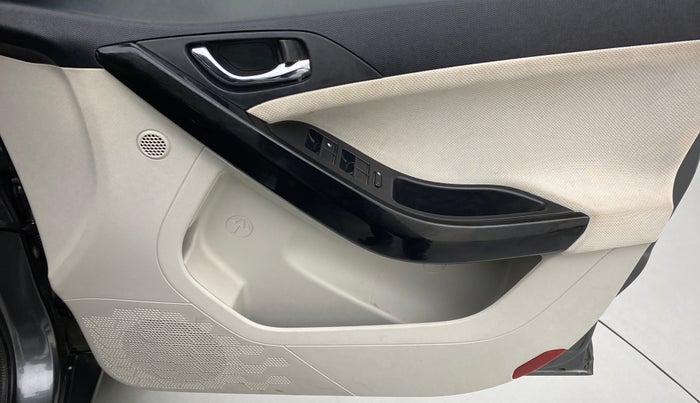2022 Tata NEXON XZ+ 1.2 DUAL TONE, Petrol, Manual, 11,223 km, Driver Side Door Panels Control