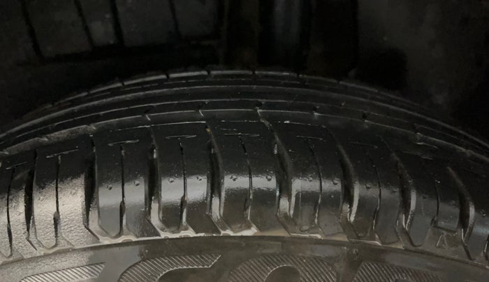2018 Maruti Dzire VXI, Petrol, Manual, 39,120 km, Left Rear Tyre Tread