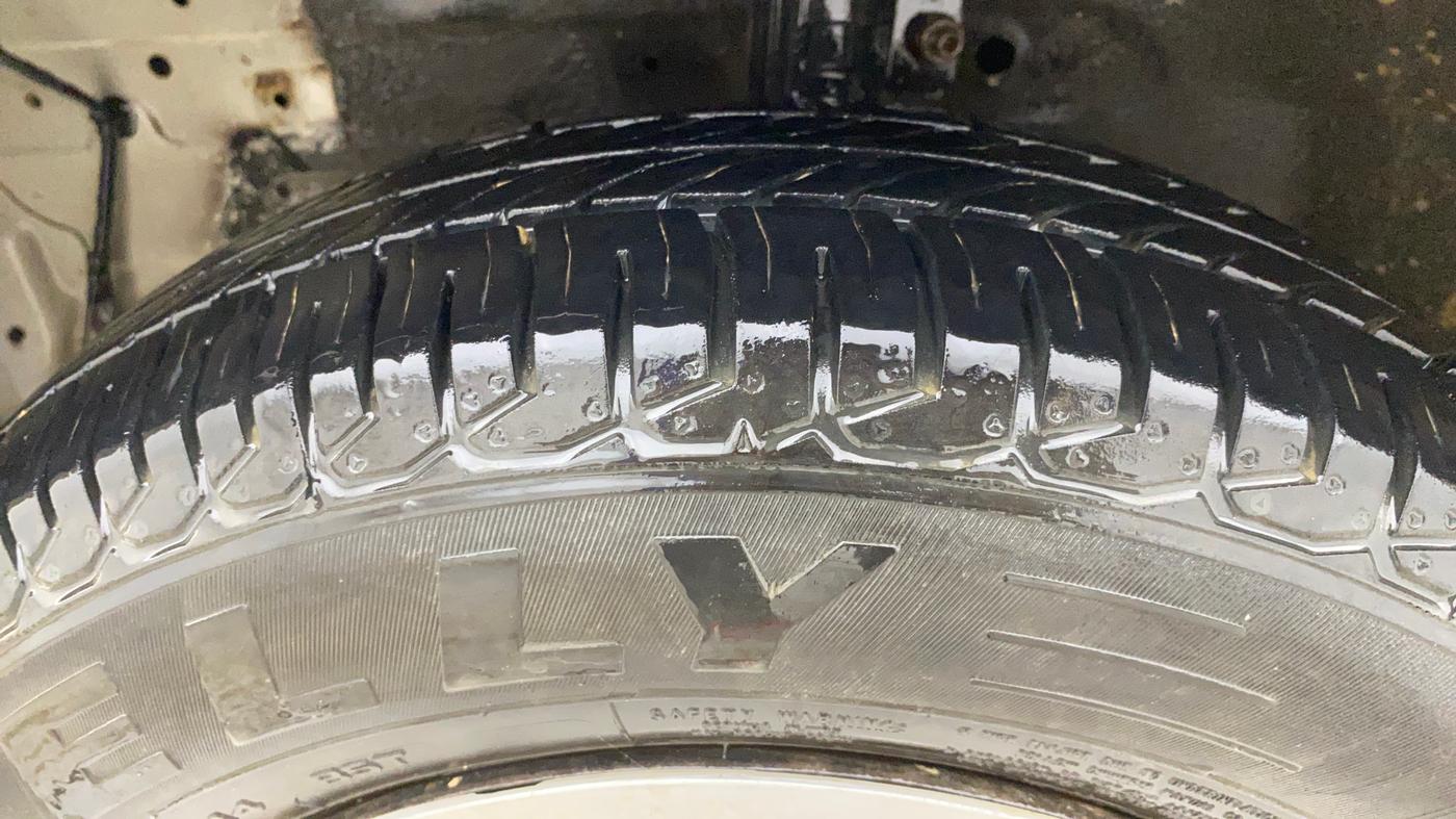 2014 Maruti Swift VXI, Petrol, Manual, 73,480 km, Left Front Tyre Tread