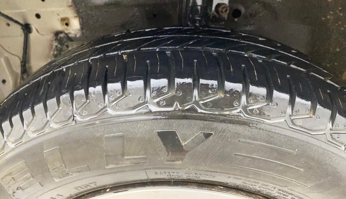 2014 Maruti Swift VXI, Petrol, Manual, 73,370 km, Left Front Tyre Tread