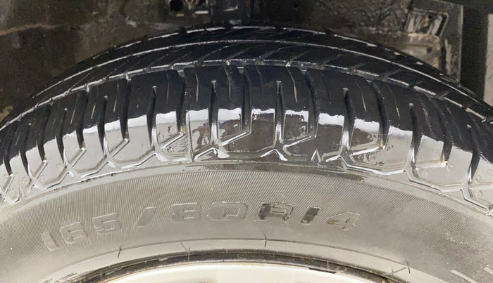 2014 Maruti Swift VXI, Petrol, Manual, 73,370 km, Right Front Tyre Tread