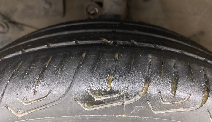 2012 Honda Brio S MT, Petrol, Manual, 1,08,907 km, Left Front Tyre Tread