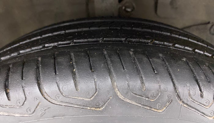 2012 Honda Brio S MT, Petrol, Manual, 1,08,907 km, Right Front Tyre Tread