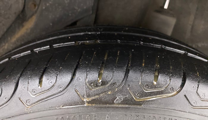 2012 Honda Brio S MT, Petrol, Manual, 1,08,907 km, Left Rear Tyre Tread
