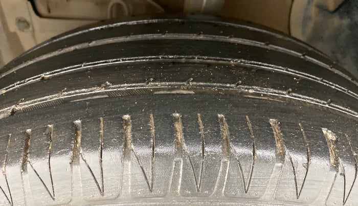 2018 Maruti Vitara Brezza ZDI AMT, Diesel, Automatic, 50,829 km, Left Front Tyre Tread