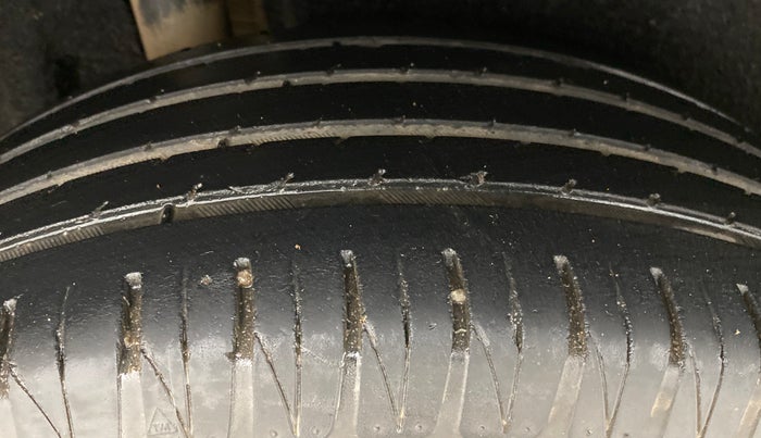 2018 Maruti Vitara Brezza ZDI AMT, Diesel, Automatic, 50,829 km, Right Rear Tyre Tread