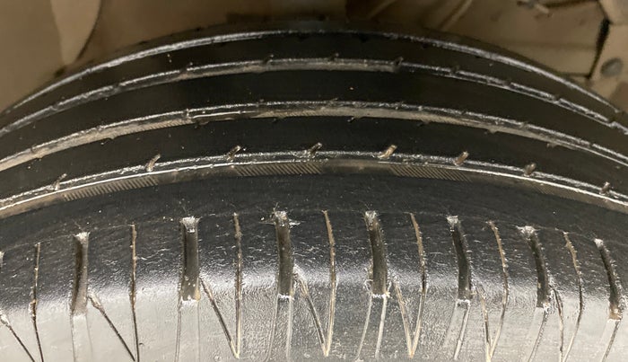 2018 Maruti Vitara Brezza ZDI AMT, Diesel, Automatic, 50,829 km, Right Front Tyre Tread