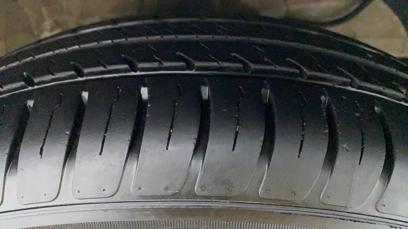 2020 Maruti Swift VXI D, Petrol, Manual, Right Front Tyre Tread