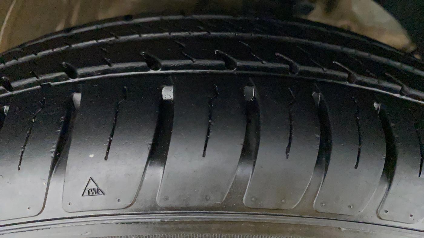 2020 Maruti Swift VXI D, Petrol, Manual, Left Front Tyre Tread