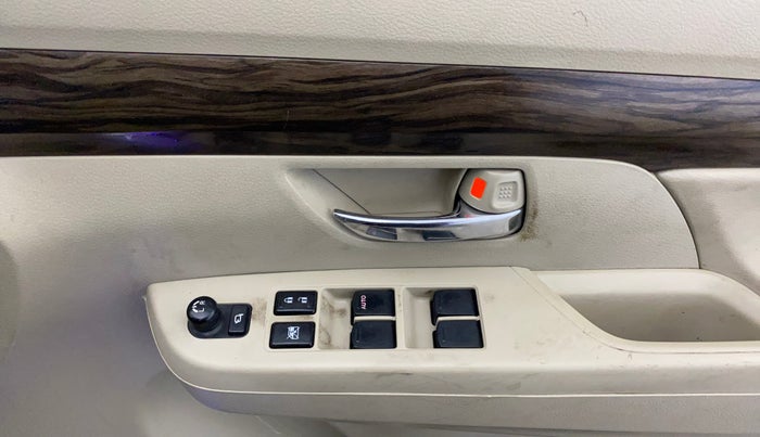 2019 Maruti Ertiga ZXI+ SHVS, Petrol, Manual, 67,274 km, Driver Side Door Panels Control