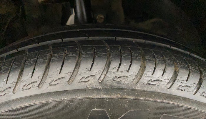 2022 Maruti Baleno DELTA PETROL 1.2, Petrol, Manual, 28,298 km, Right Front Tyre Tread