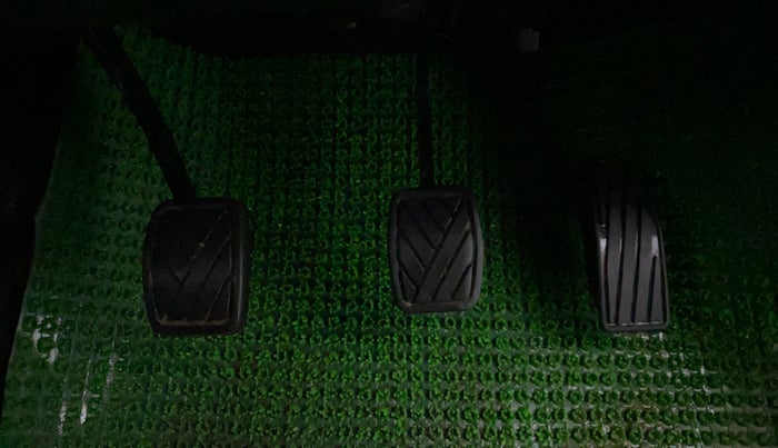 2022 Maruti Baleno DELTA PETROL 1.2, Petrol, Manual, 28,298 km, Pedals