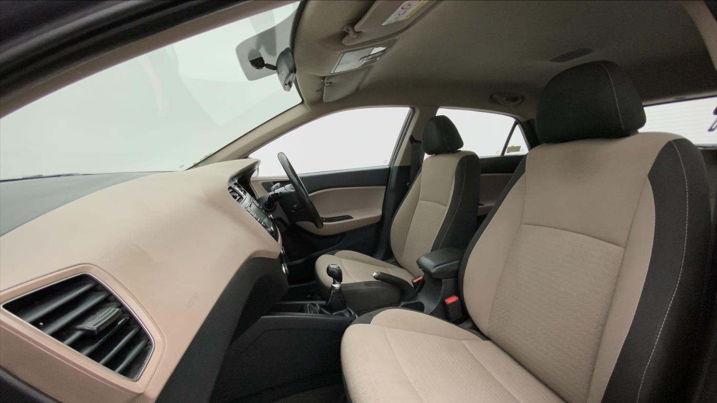 2016 Hyundai Elite i20 ASTA 1.2 (O), Petrol, Manual, 66,881 km, Right Side Front Door Cabin
