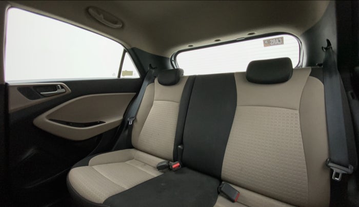 2016 Hyundai Elite i20 ASTA 1.2 (O), Petrol, Manual, 66,881 km, Right Side Rear Door Cabin