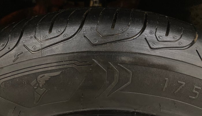 2019 Volkswagen Polo TRENDLINE 1.0L, Petrol, Manual, 74,948 km, Right Front Tyre Tread