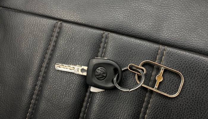 2019 Volkswagen Polo TRENDLINE 1.0L, Petrol, Manual, 74,948 km, Key Close Up