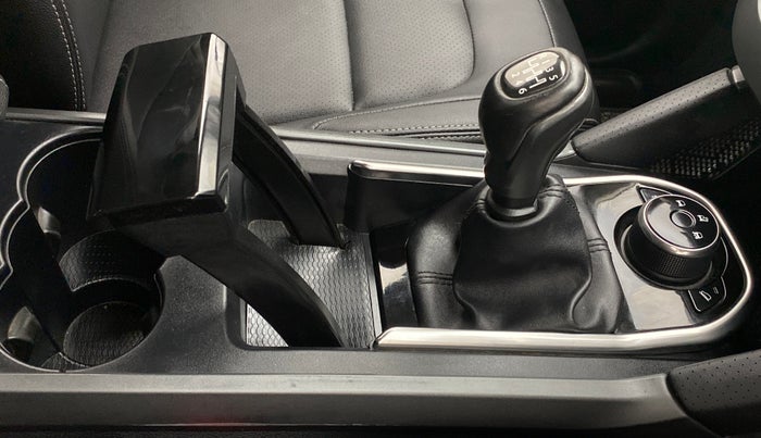 2021 Tata Harrier XZ+ DARK EDITION, Diesel, Manual, 28,918 km, Gear Lever