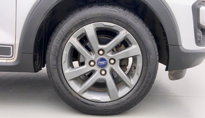 2018 Ford FREESTYLE TITANIUM + 1.2 TI-VCT, Petrol, Manual, 46,629 km, Right Front Wheel