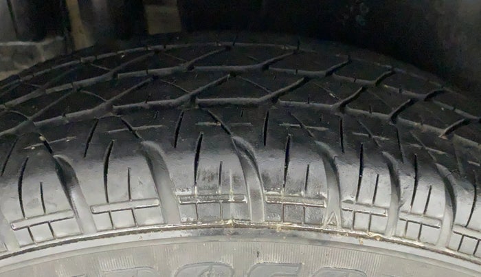 2015 Maruti Swift LXI, Petrol, Manual, 55,080 km, Right Rear Tyre Tread