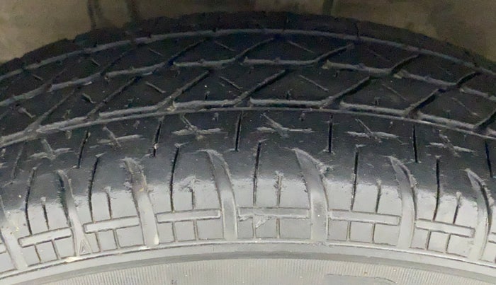2015 Maruti Swift LXI, Petrol, Manual, 55,080 km, Left Front Tyre Tread