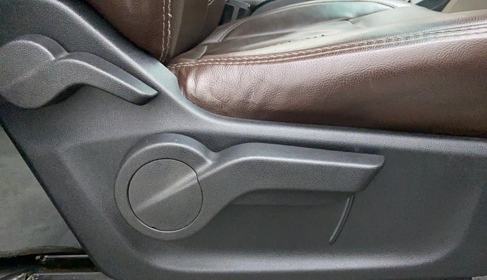 2018 Mahindra MARAZZO M6 7 STR, Diesel, Manual, 84,975 km, Driver Side Adjustment Panel