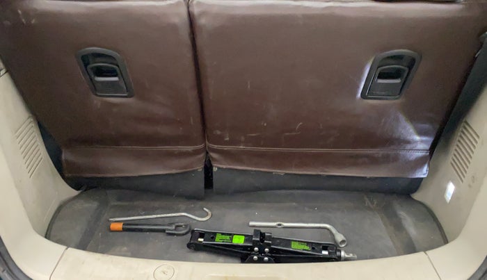 2018 Mahindra MARAZZO M6 7 STR, Diesel, Manual, 84,975 km, Boot Inside