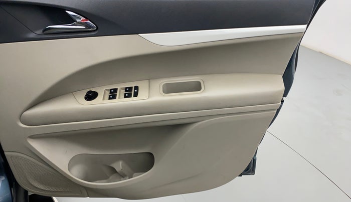 2018 Mahindra MARAZZO M6 7 STR, Diesel, Manual, 84,975 km, Driver Side Door Panels Control