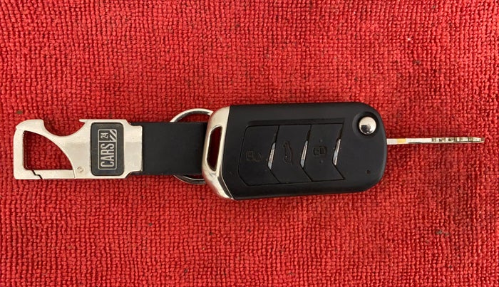 2018 Mahindra MARAZZO M6 7 STR, Diesel, Manual, 84,975 km, Key Close Up