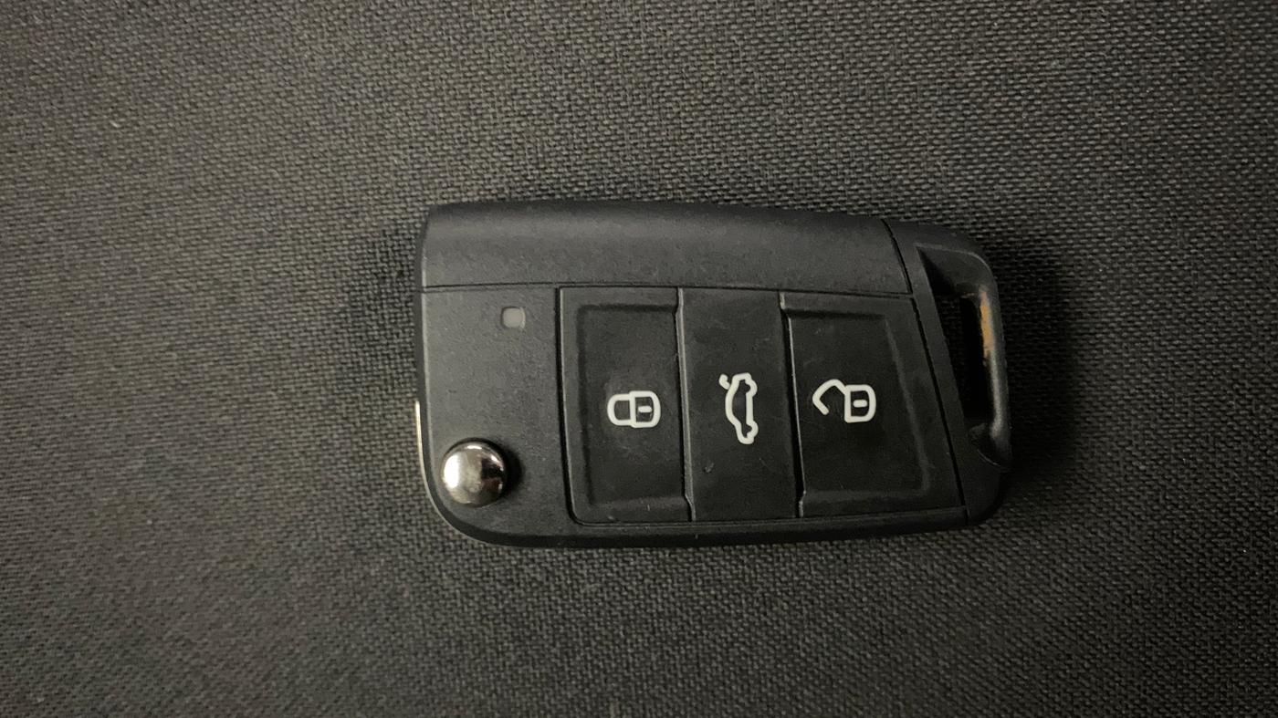 2025 Skoda Kylaq Signature, Petrol, Manual, 11,585 km, Key Close Up