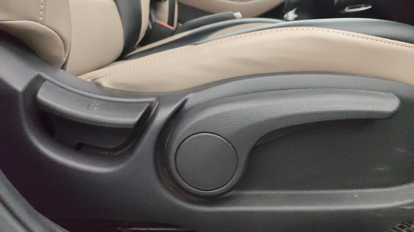 2015 Hyundai Elite i20 ASTA 1.2, Petrol, Manual, 96,931 km, Driver Side Adjustment Panel