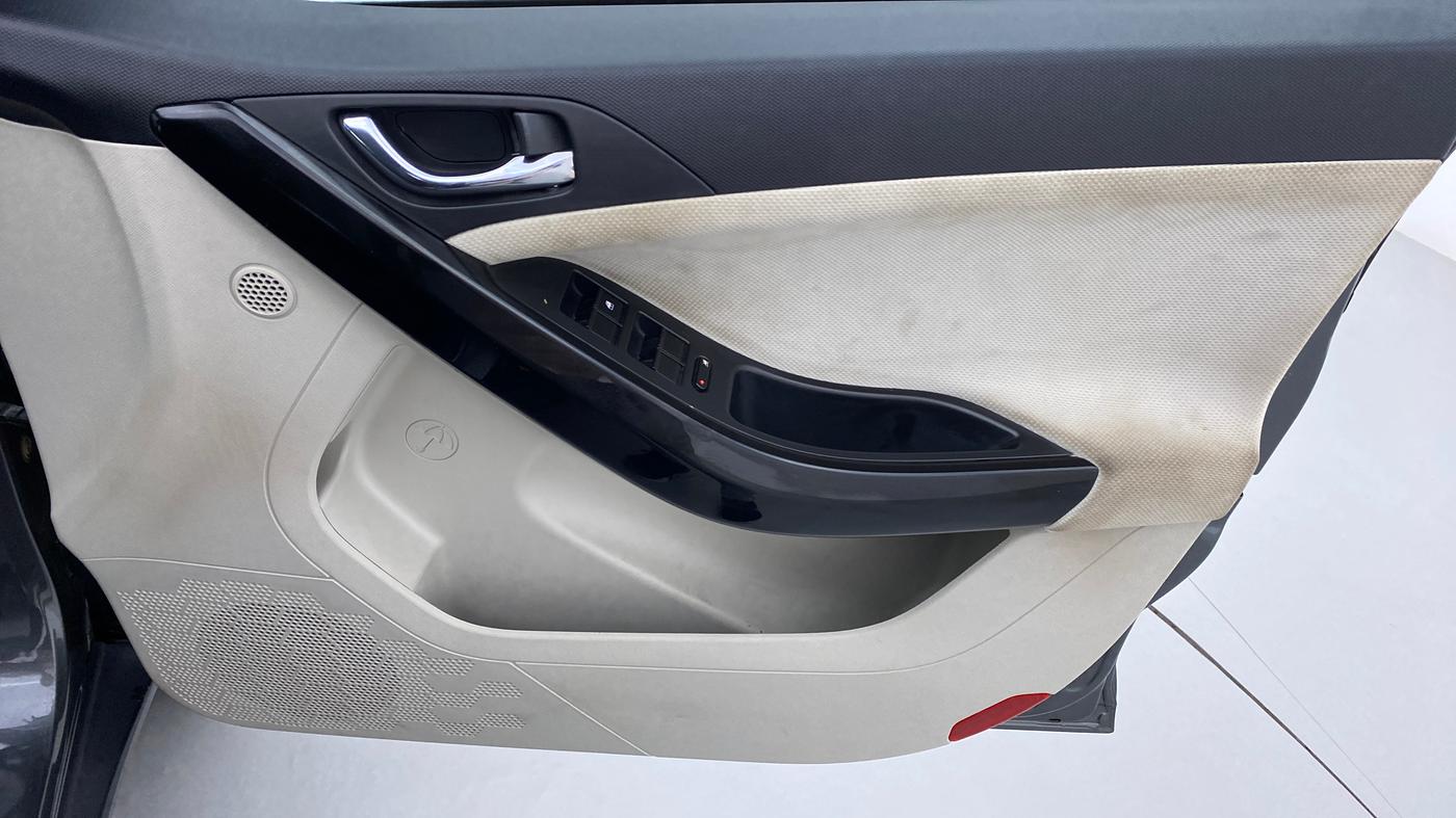 2020 Tata NEXON XZ+ 1.2, Petrol, Manual, 24,420 km, Driver Side Door Panels Control