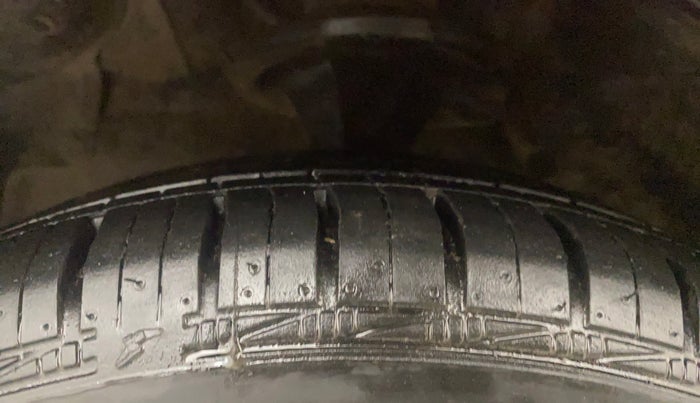 2017 Hyundai Eon MAGNA +, Petrol, Manual, 50,887 km, Left Front Tyre Tread