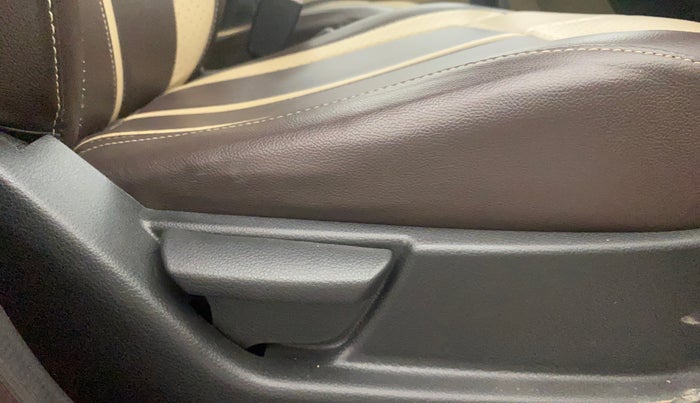 2017 Hyundai Eon MAGNA +, Petrol, Manual, 50,887 km, Driver Side Adjustment Panel