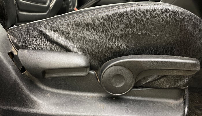 2019 Maruti Vitara Brezza ZDI, Diesel, Manual, 1,30,793 km, Driver Side Adjustment Panel