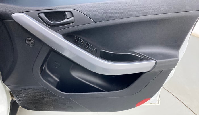 2022 Tata NEXON XM SUNROOF DIESEL, Diesel, Manual, 37,705 km, Driver Side Door Panels Control