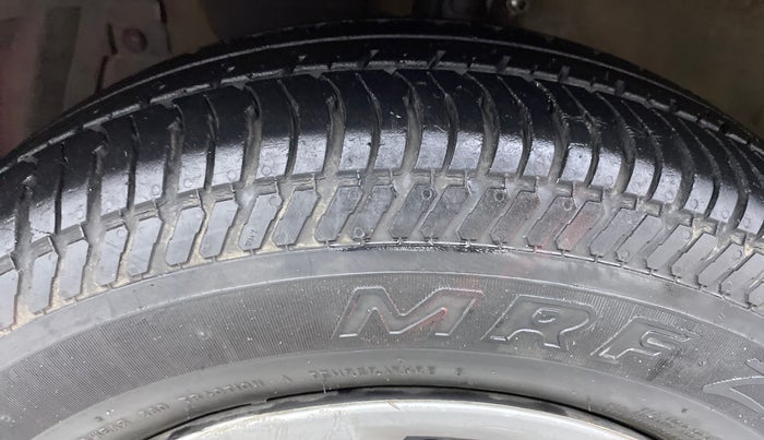 2014 Maruti Swift Dzire VXI 1.2 BS IV, Petrol, Manual, 26,033 km, Left Front Tyre Tread