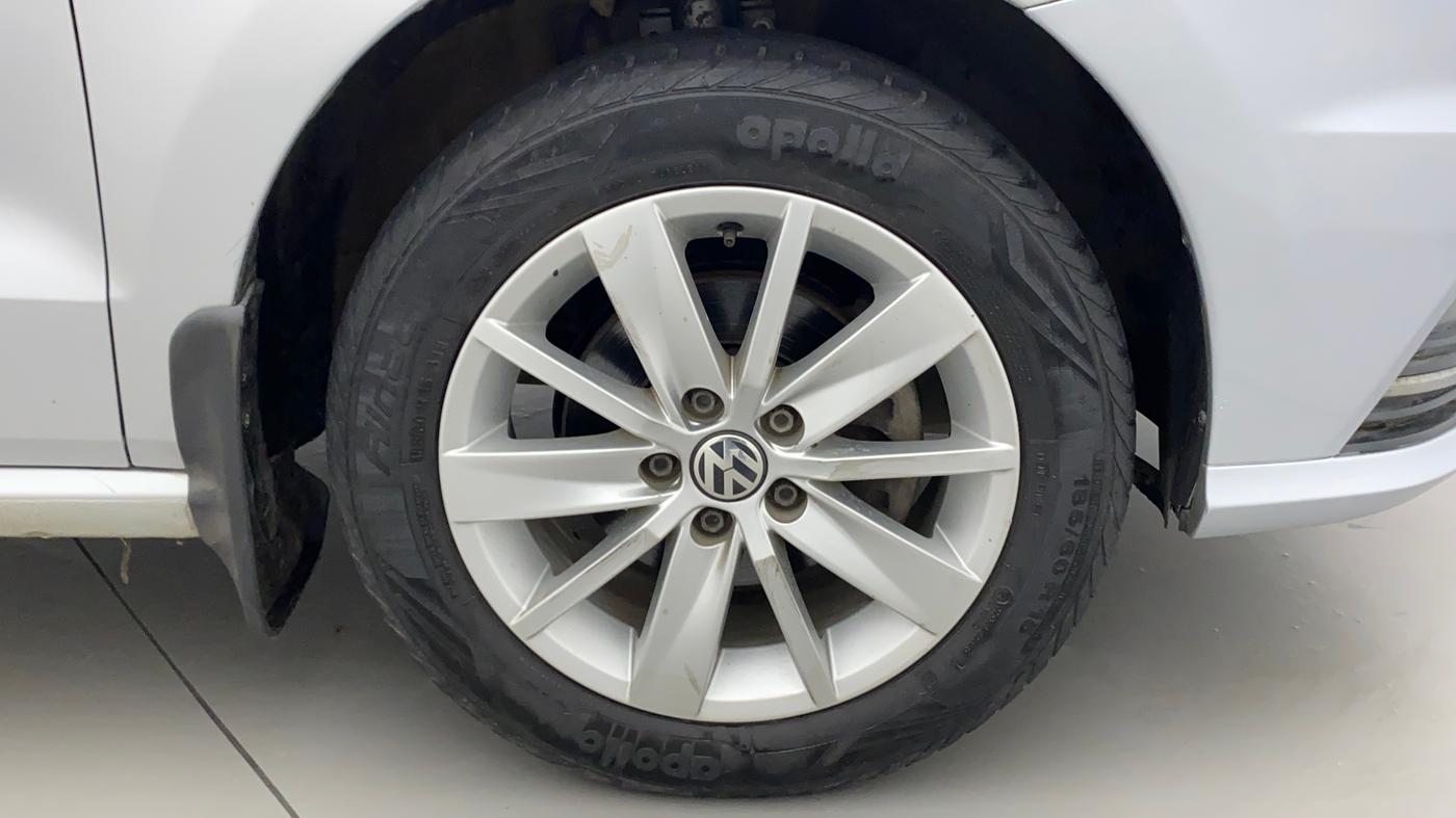 2017 Volkswagen Ameo HIGHLINE1.2L, Petrol, Manual, 51,689 km, Right Front Wheel