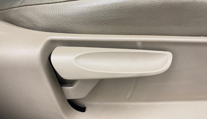 2019 Volkswagen Ameo HIGHLINE PLUS 1.5L AT 16 ALLOY, Diesel, Automatic, 1,11,009 km, Driver Side Adjustment Panel