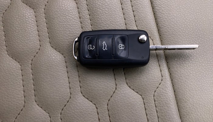 2019 Volkswagen Ameo HIGHLINE PLUS 1.5L AT 16 ALLOY, Diesel, Automatic, 1,11,009 km, Key Close Up