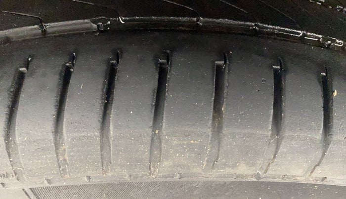 2019 Volkswagen Ameo HIGHLINE PLUS 1.5L AT 16 ALLOY, Diesel, Automatic, 1,11,009 km, Left Front Tyre Tread