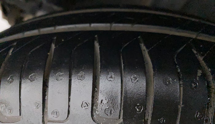 2012 Maruti Ritz VXI, Petrol, Manual, 48,180 km, Right Rear Tyre Tread