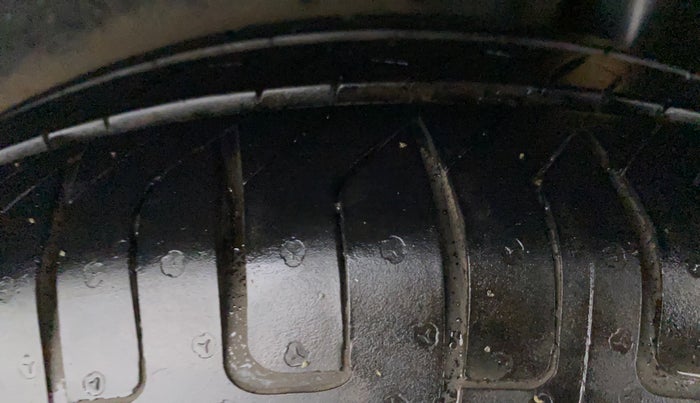 2012 Maruti Ritz VXI, Petrol, Manual, 48,180 km, Left Rear Tyre Tread